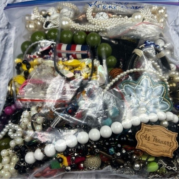 5 pounds of craft jewelry bundle vintage to current for repurpose - Picture 4 of 14